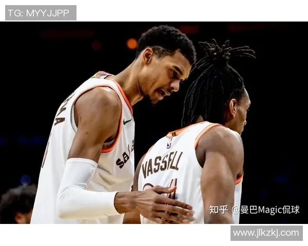 11月18日马刺对阵雷霆精彩直播全程回顾与赛后分析 11月18日马刺对阵雷霆精彩直播全程回顾与赛后分析